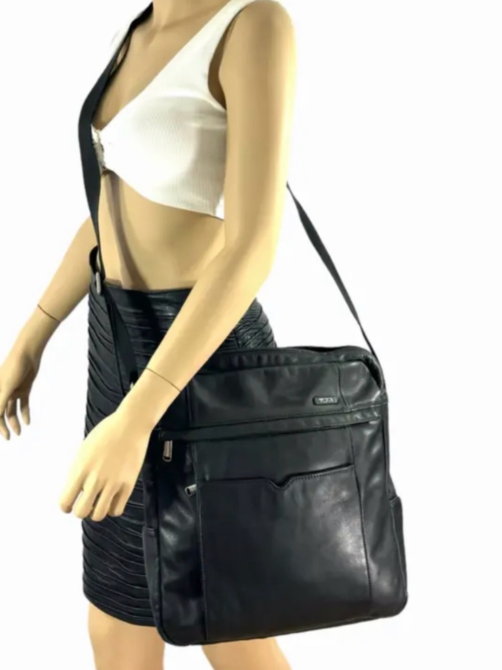 TUMI 60101D Black Leather Unisex Crossbody Messenger Bag